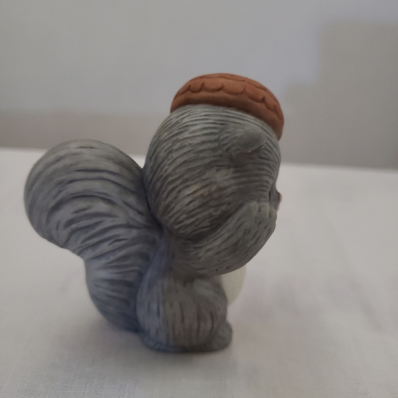 1992 Avon Porcelain Squirrel with an Acorn - Picture 2 of 6